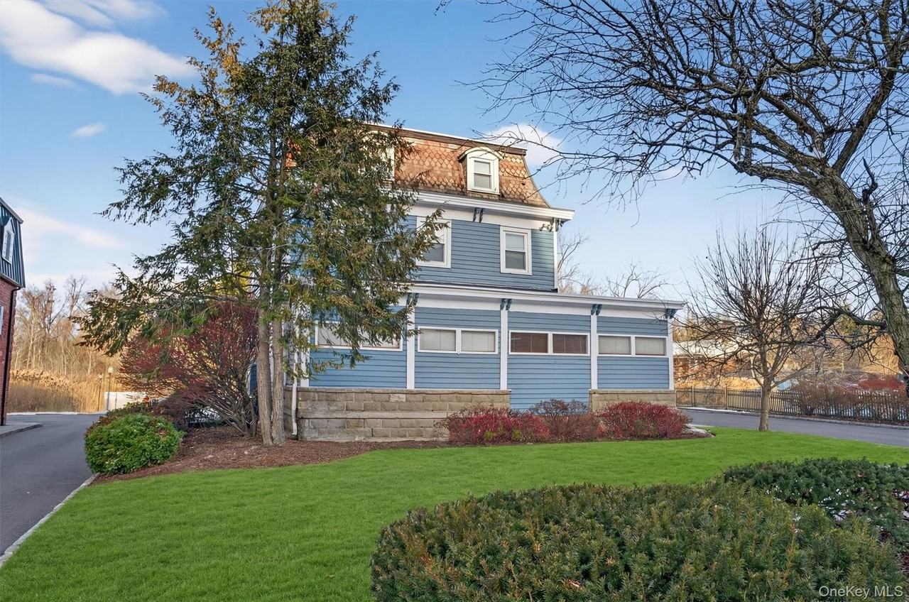 12 Scotchtown Ave - Photo 2 of 38
