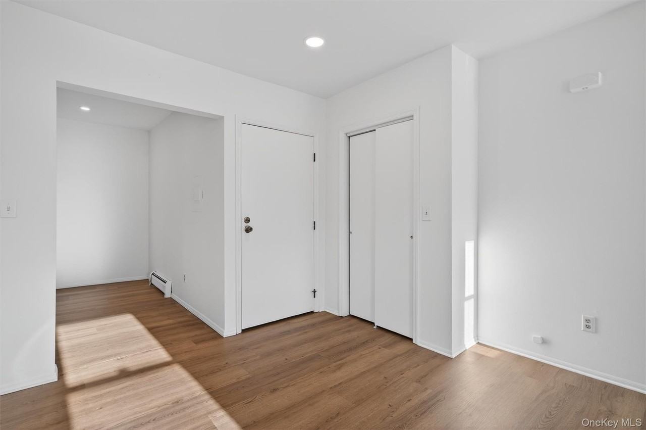 12 Scotchtown Ave - Photo 6 of 38