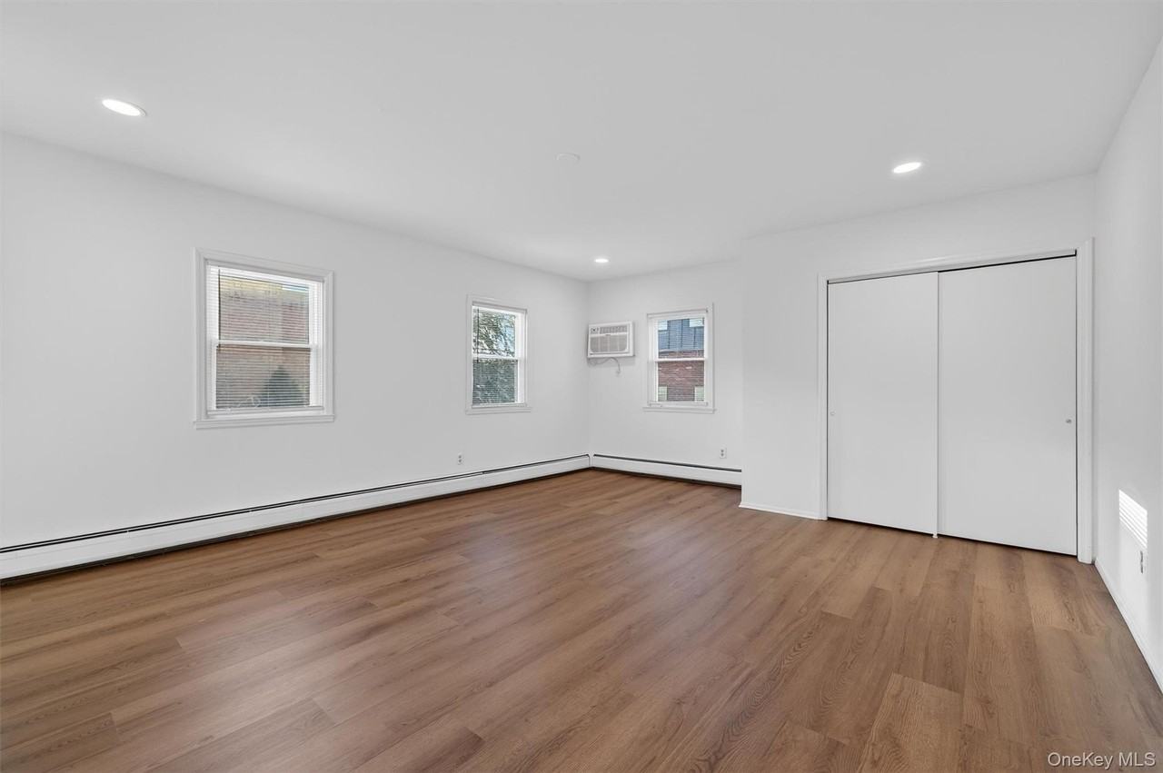 12 Scotchtown Ave - Photo 7 of 38