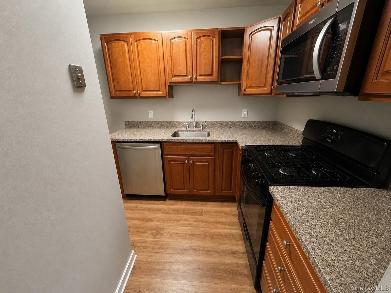 2 Locust Ct #B - Photo 7 of 9