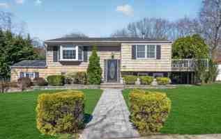 featured image of 7 Phyllis Dr