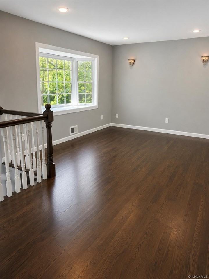 7 Phyllis Dr - Photo 4 of 26