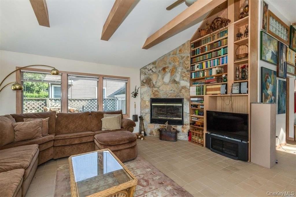 18 Tarpon Rd - Photo 2 of 11