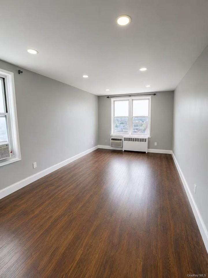 7402 43rd Ave #6K - Photo 3 of 5