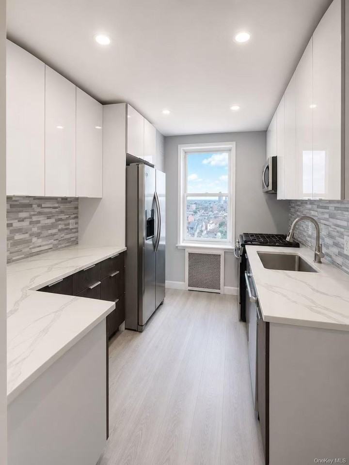7402 43rd Ave #6K - Photo 4 of 5
