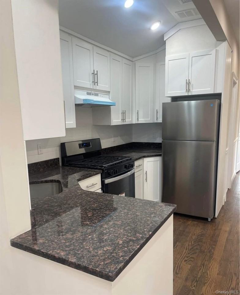 14347 229th St #2FL - Photo 4 of 5