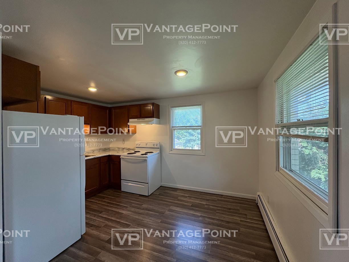 1220 S Erie St #10 - Photo 3 of 11