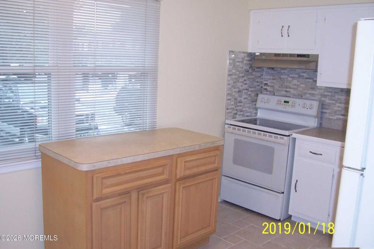 2002 Silver Ct #2002 - Photo 2 of 5