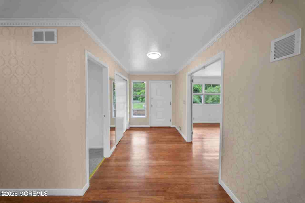 170 Bingham Ave - Photo 3 of 31