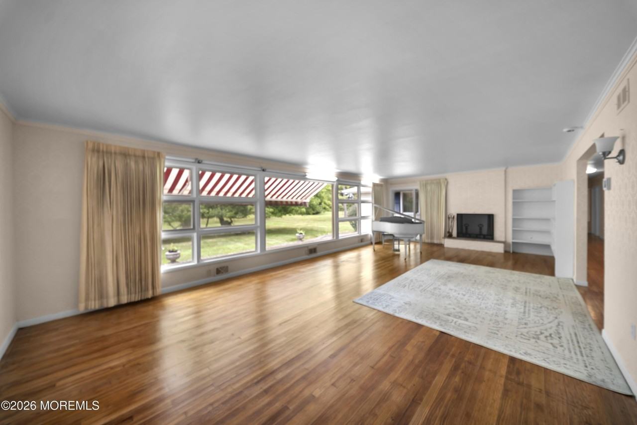 170 Bingham Ave - Photo 4 of 31