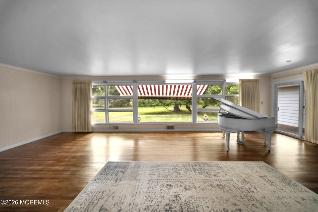 170 Bingham Ave - Photo 6 of 31