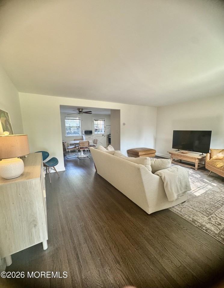 63 Manor Dr - Photo 2 of 10