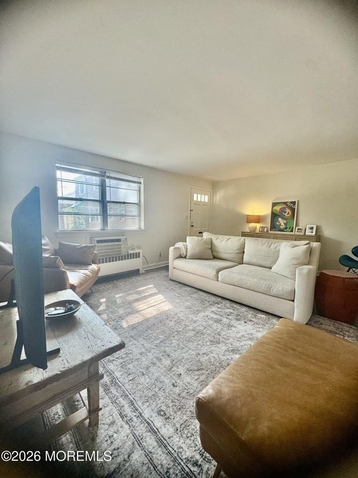 63 Manor Dr - Photo 3 of 10