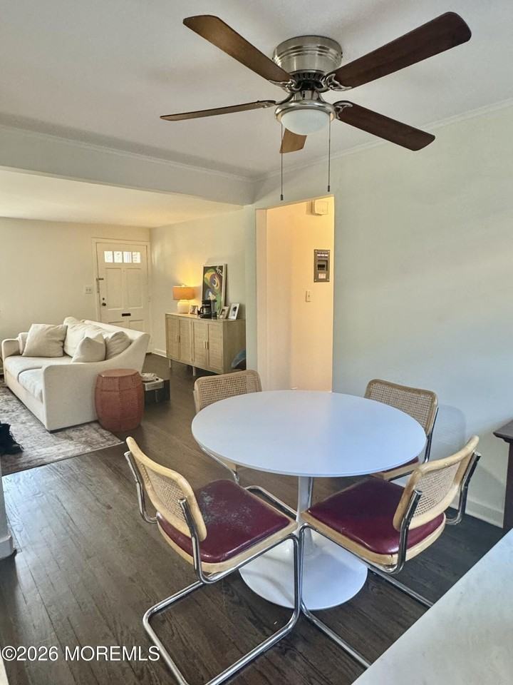 63 Manor Dr - Photo 5 of 10