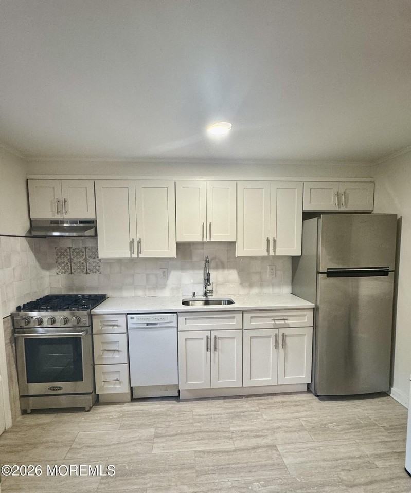 63 Manor Dr - Photo 6 of 10