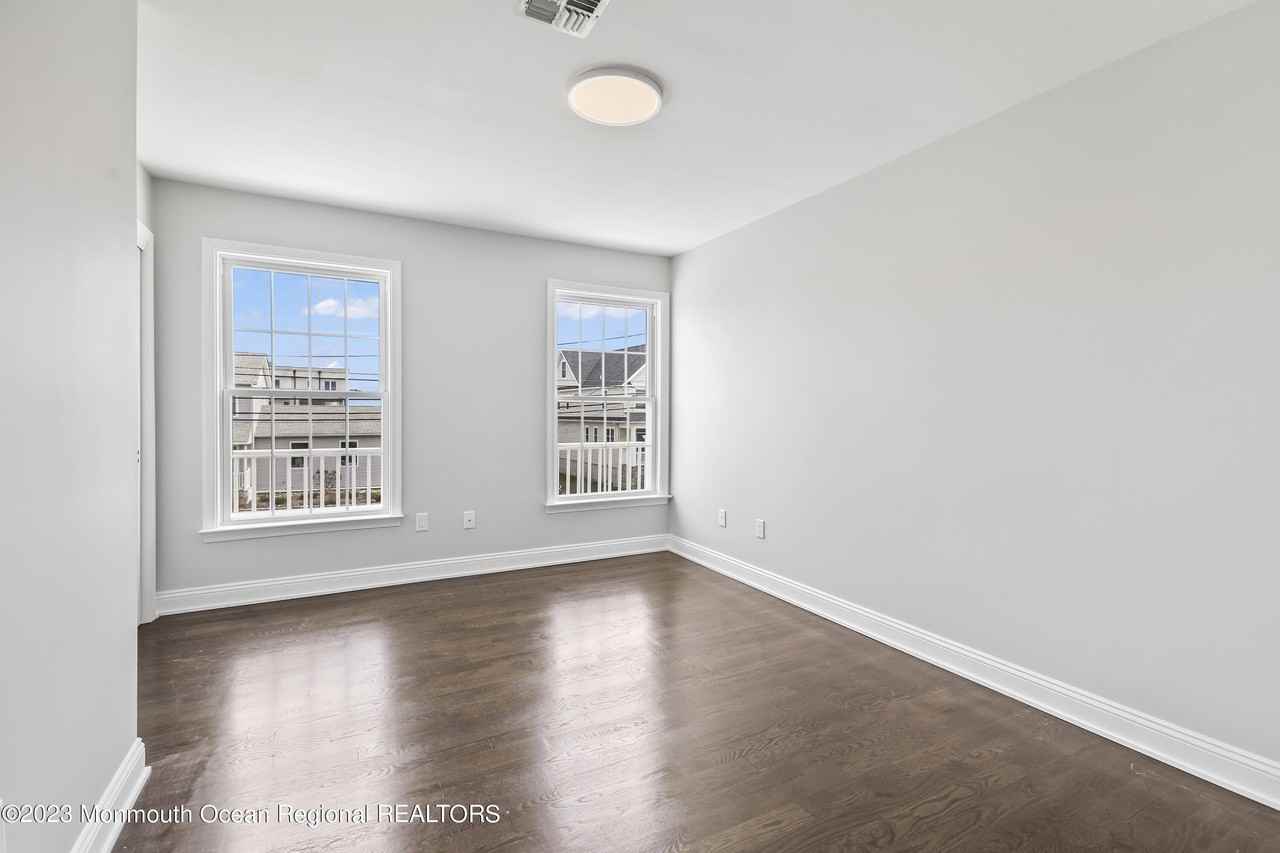 74 Seaview Ave - Photo 4 of 50