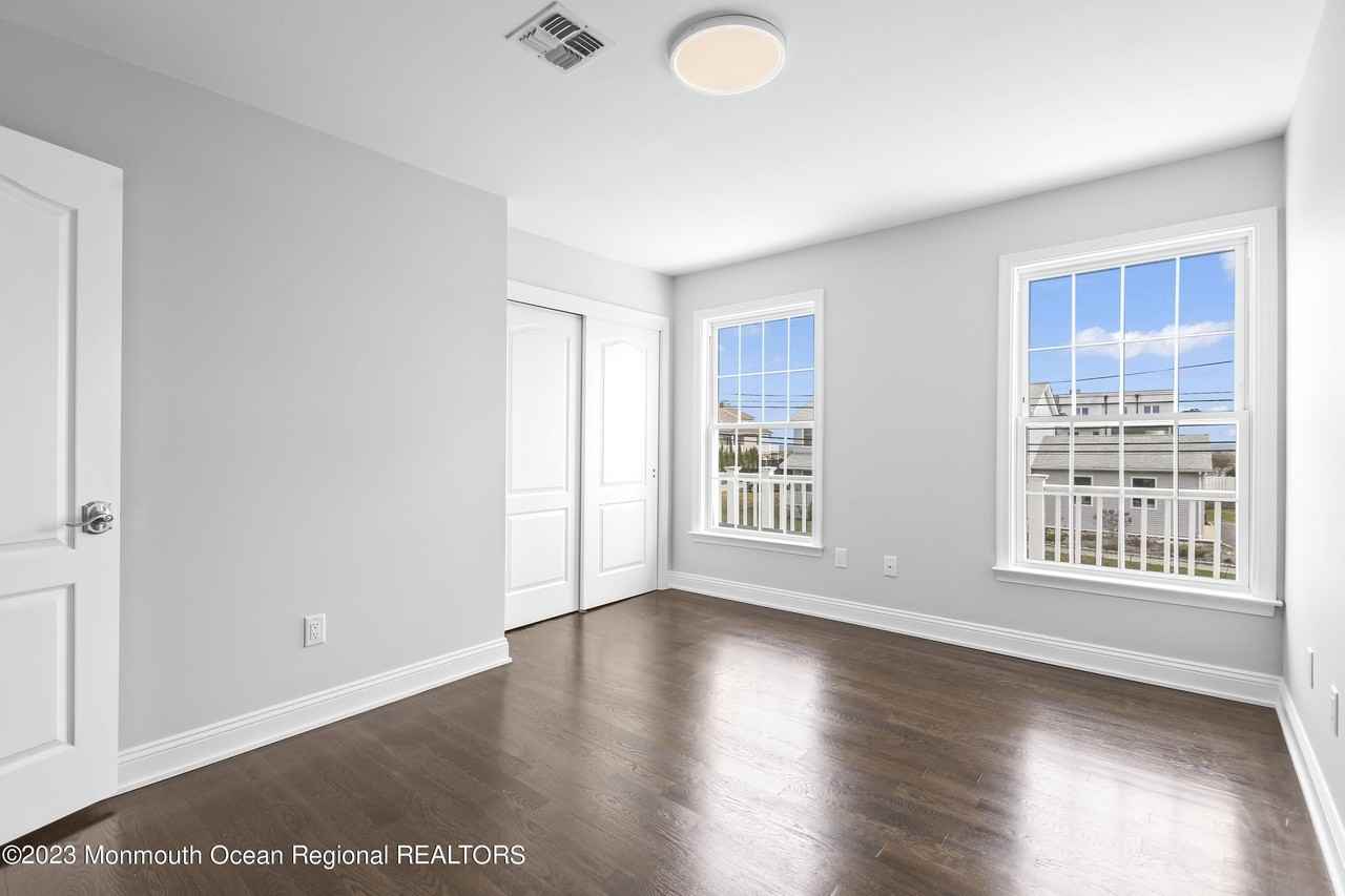 74 Seaview Ave - Photo 5 of 50