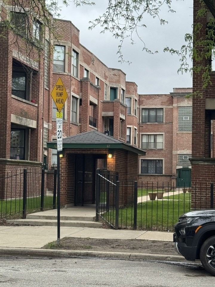 6108 S Dorchester Ave - Photo 2 of 10