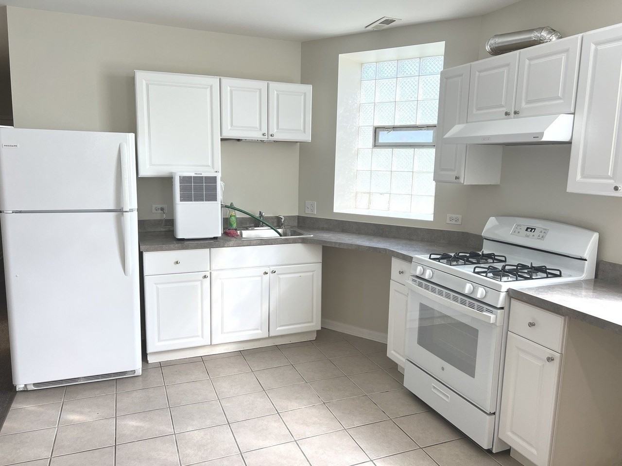 4822 W Berteau Ave #G - Photo 3 of 12