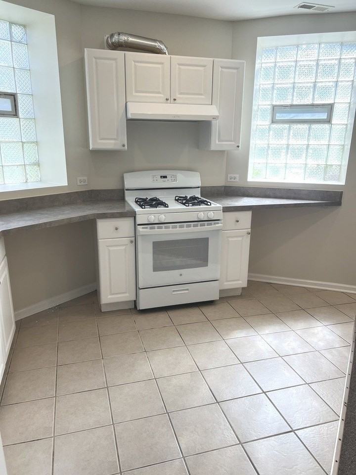 4822 W Berteau Ave #G - Photo 5 of 12