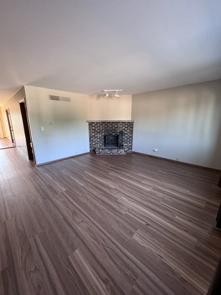 539 N Lake St #539 - Photo 4 of 11