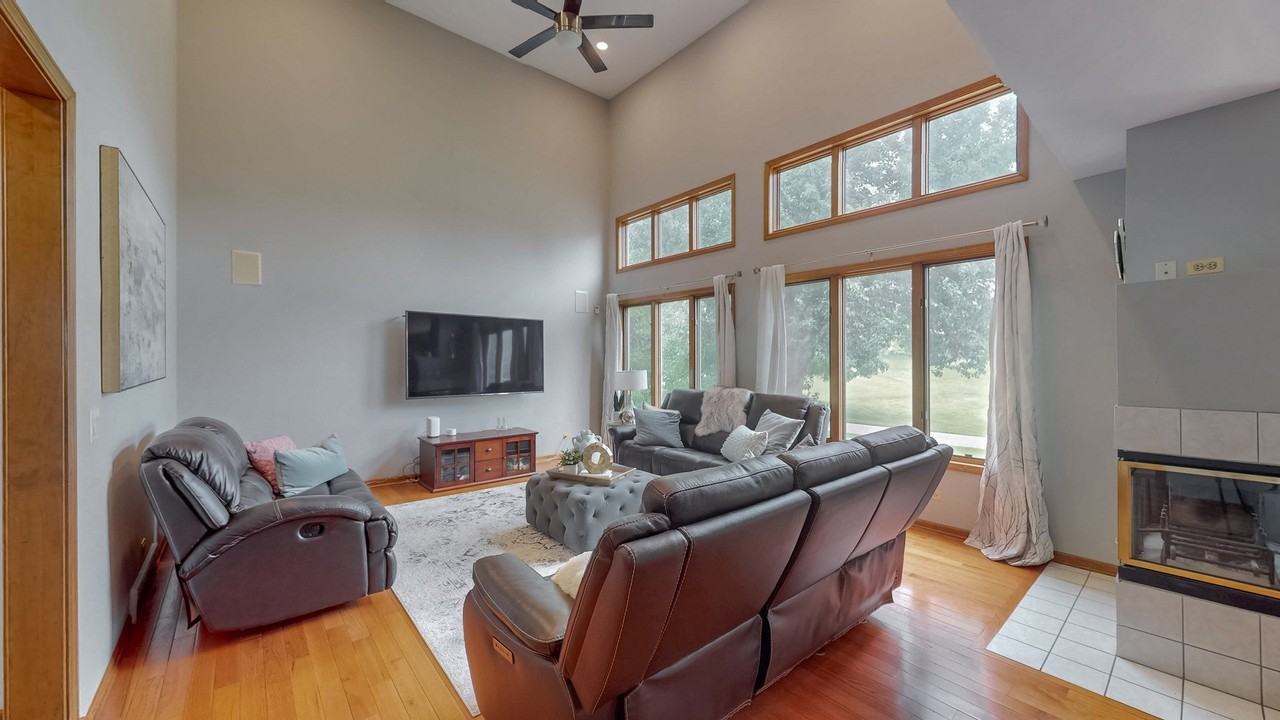 2361 Legacy Dr - Photo 4 of 25