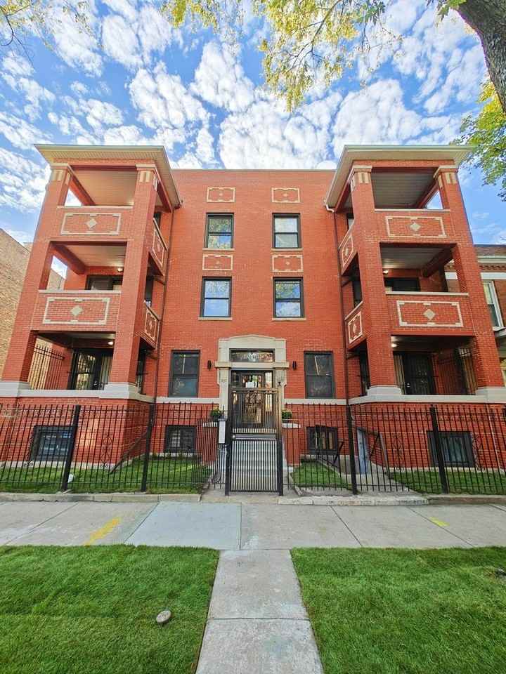 6022 S Eberhart Ave #2N