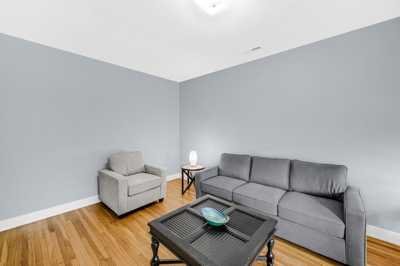 6022 S Eberhart Ave #2N - Photo 3 of 26