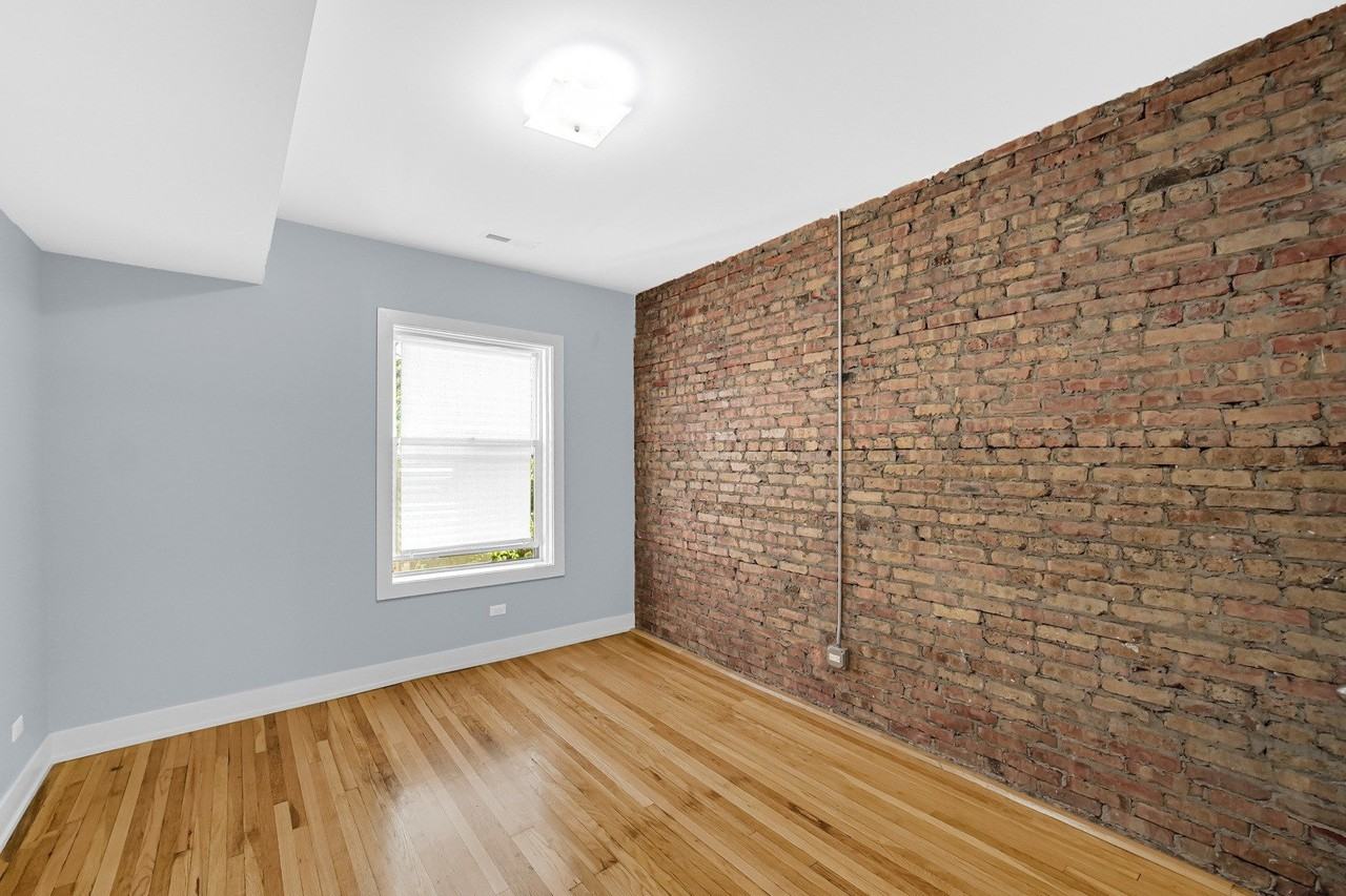 6022 S Eberhart Ave #2N - Photo 5 of 26