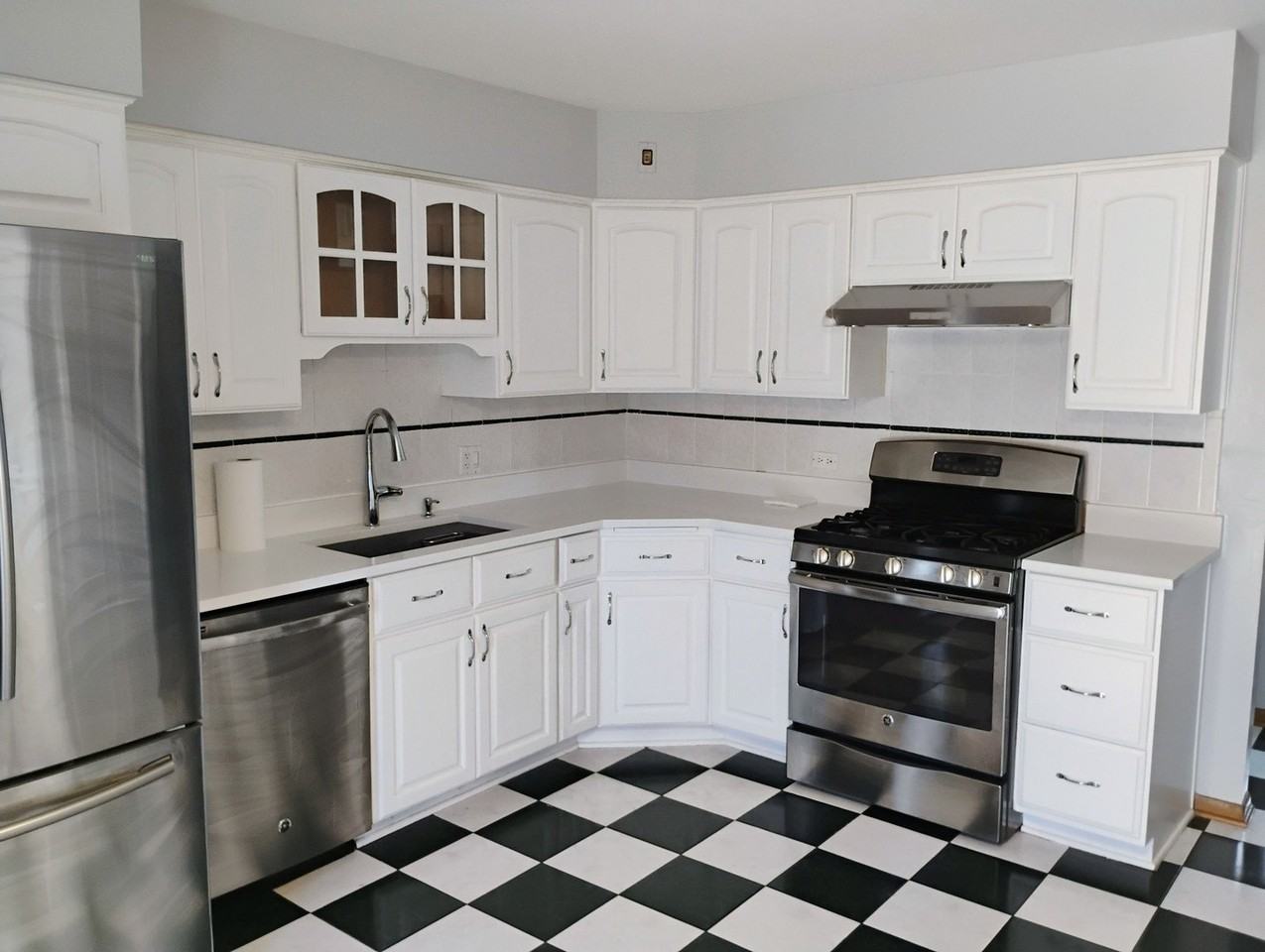 904 S Edward St - Photo 3 of 27