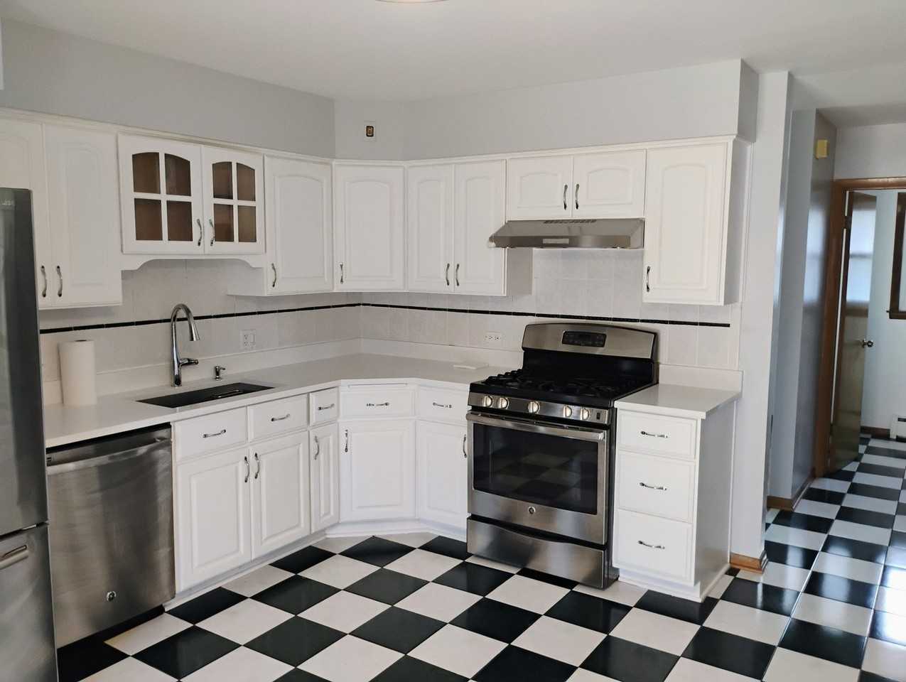 904 S Edward St - Photo 4 of 27