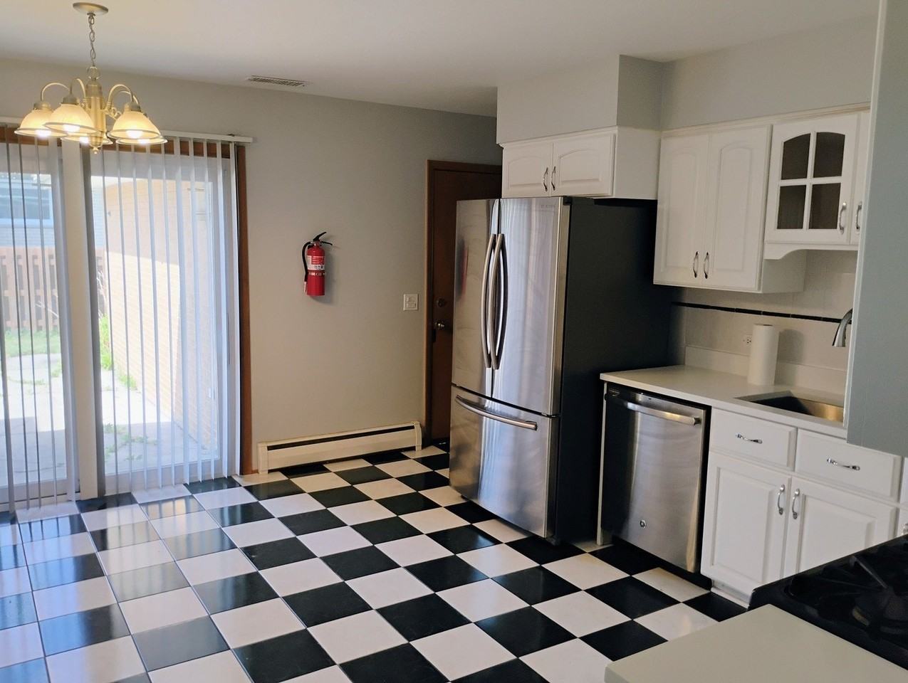 904 S Edward St - Photo 5 of 27
