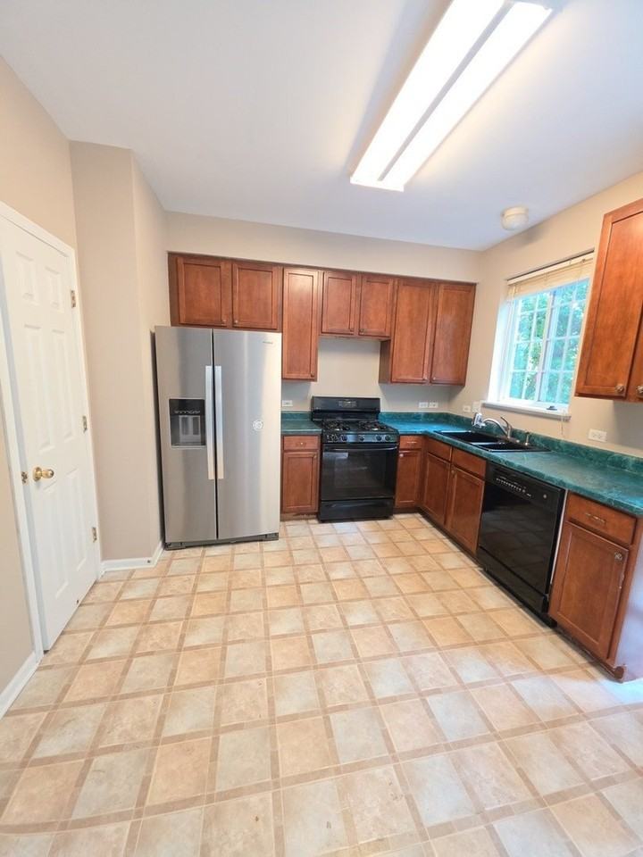 369 Evergreen Cir #369 - Photo 3 of 15