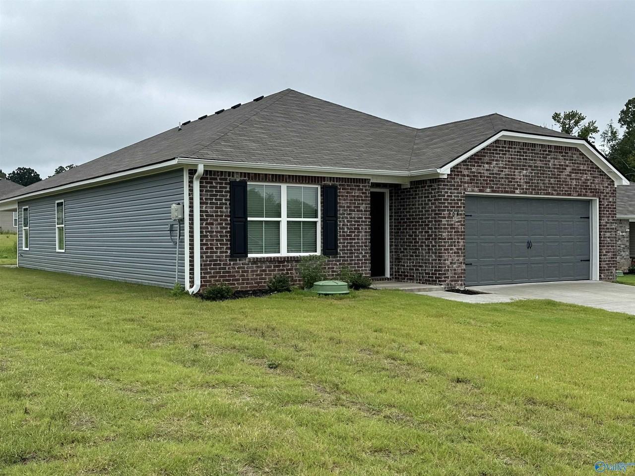 205 Six Pence Court - Photo 3 of 18