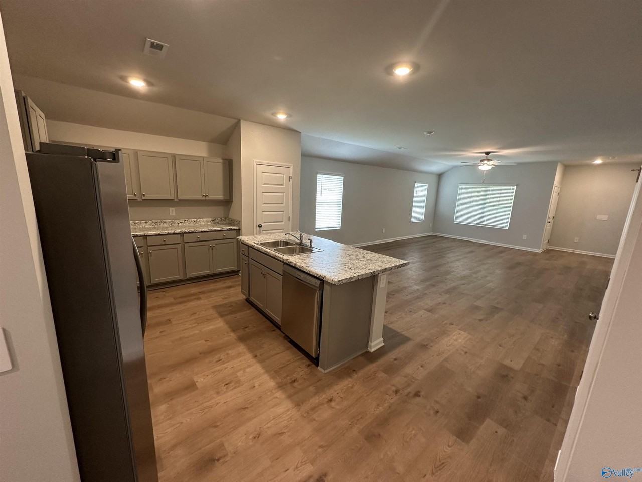 205 Six Pence Court - Photo 4 of 18