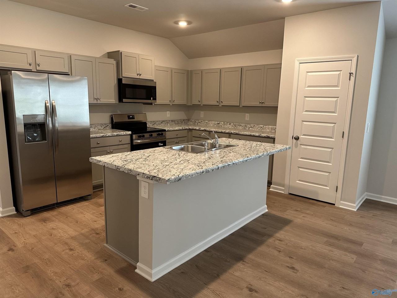 205 Six Pence Court - Photo 5 of 18