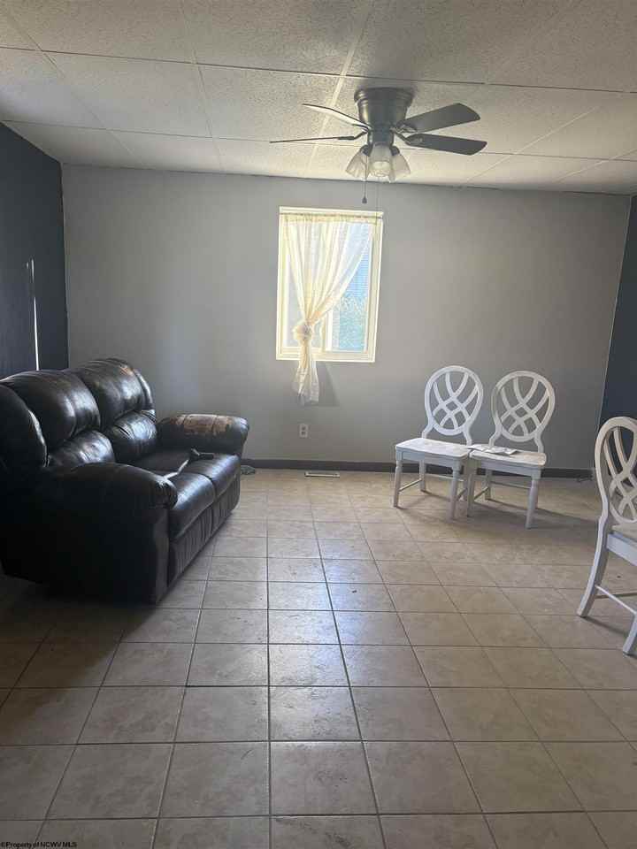 841 Stewart St - Photo 3 of 18