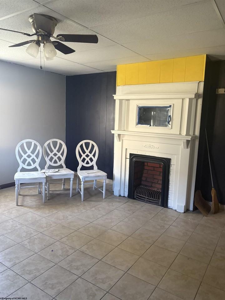 841 Stewart St - Photo 5 of 18
