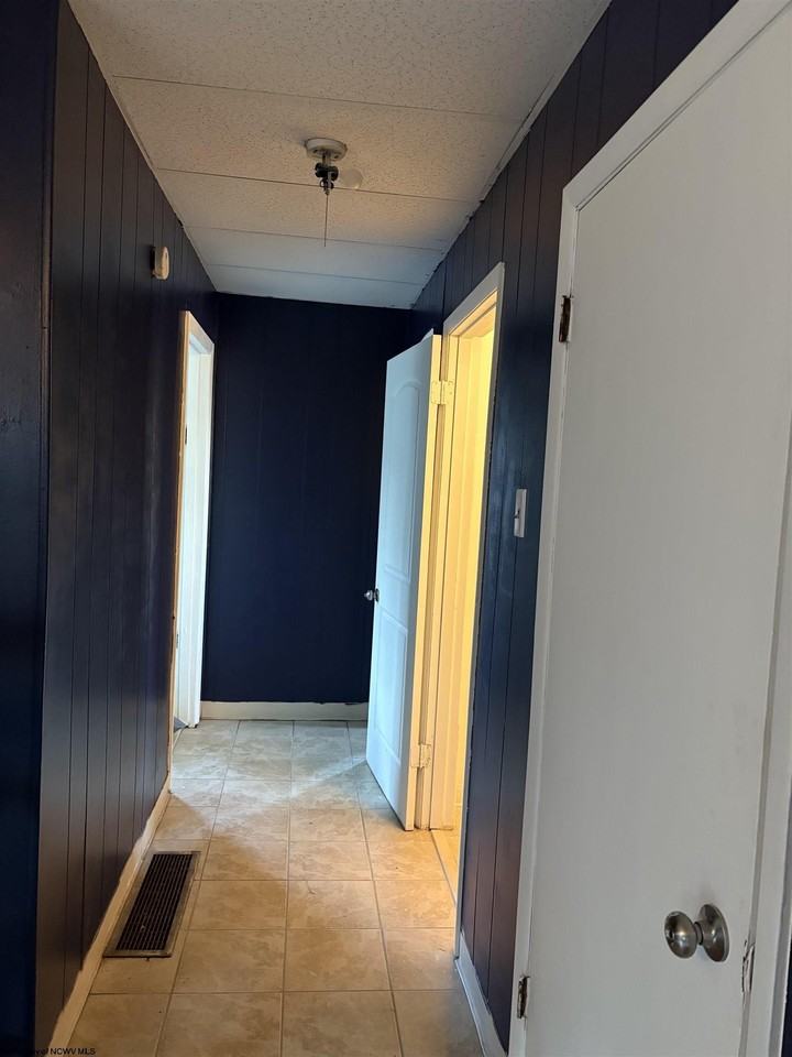 841 Stewart St - Photo 6 of 18
