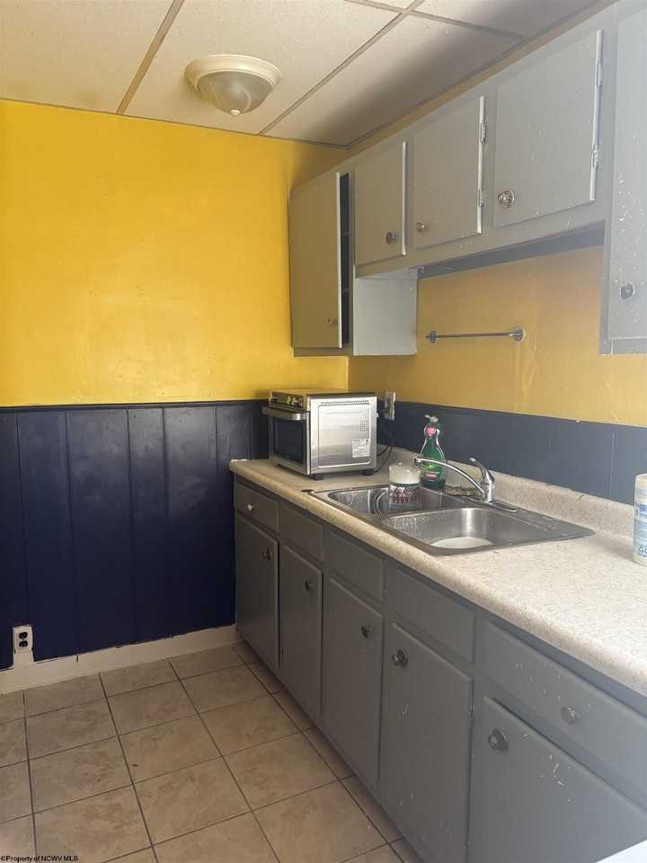 841 Stewart St - Photo 7 of 18