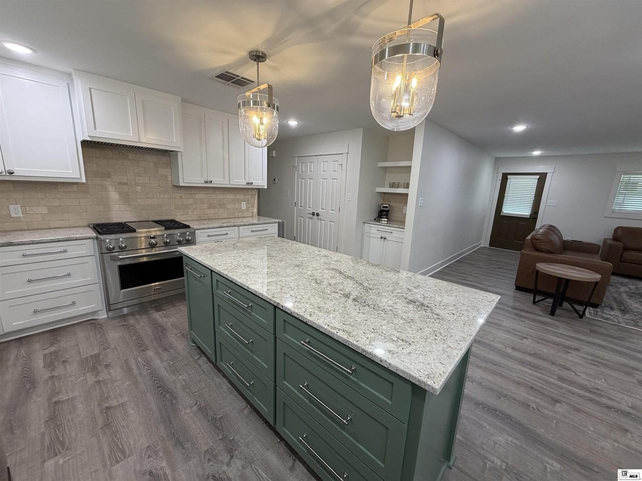 204 Ashley Ave - Photo 6 of 13