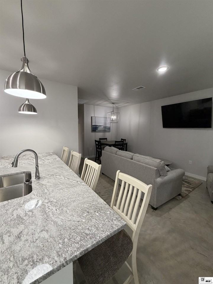 110 Bradley St - Photo 3 of 6