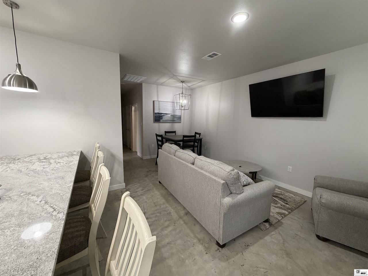 110 Bradley St - Photo 4 of 6