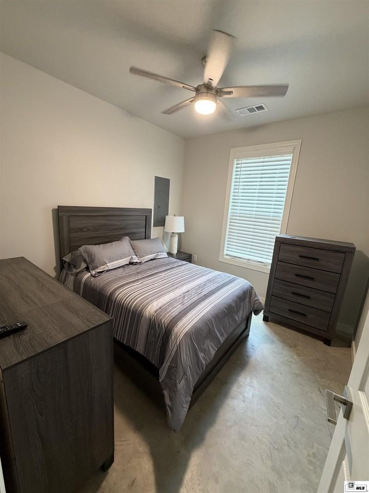 110 Bradley St - Photo 5 of 6