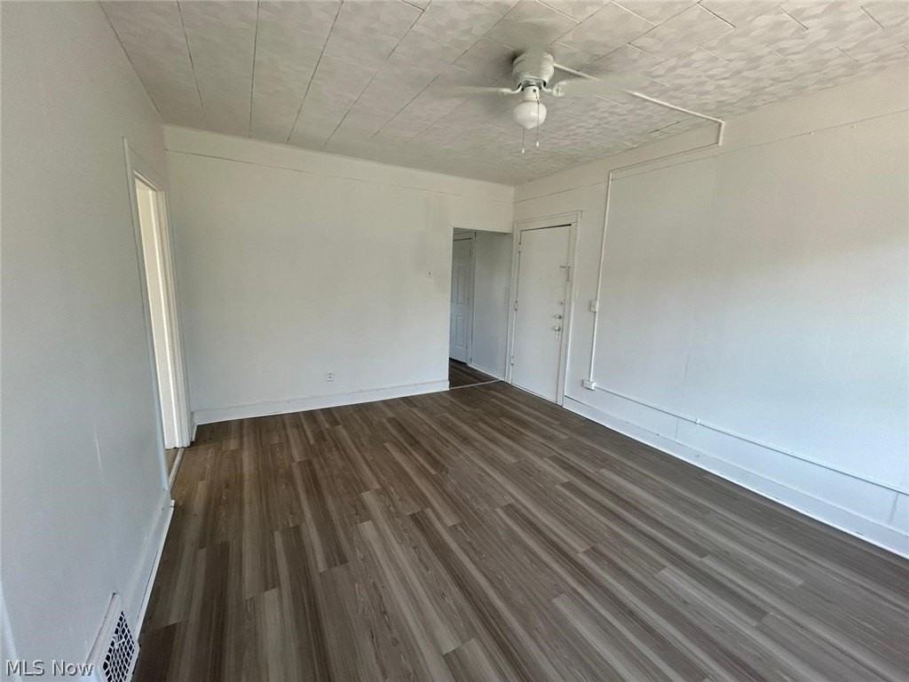 2232 W 103rd St #2 - Photo 5 of 10