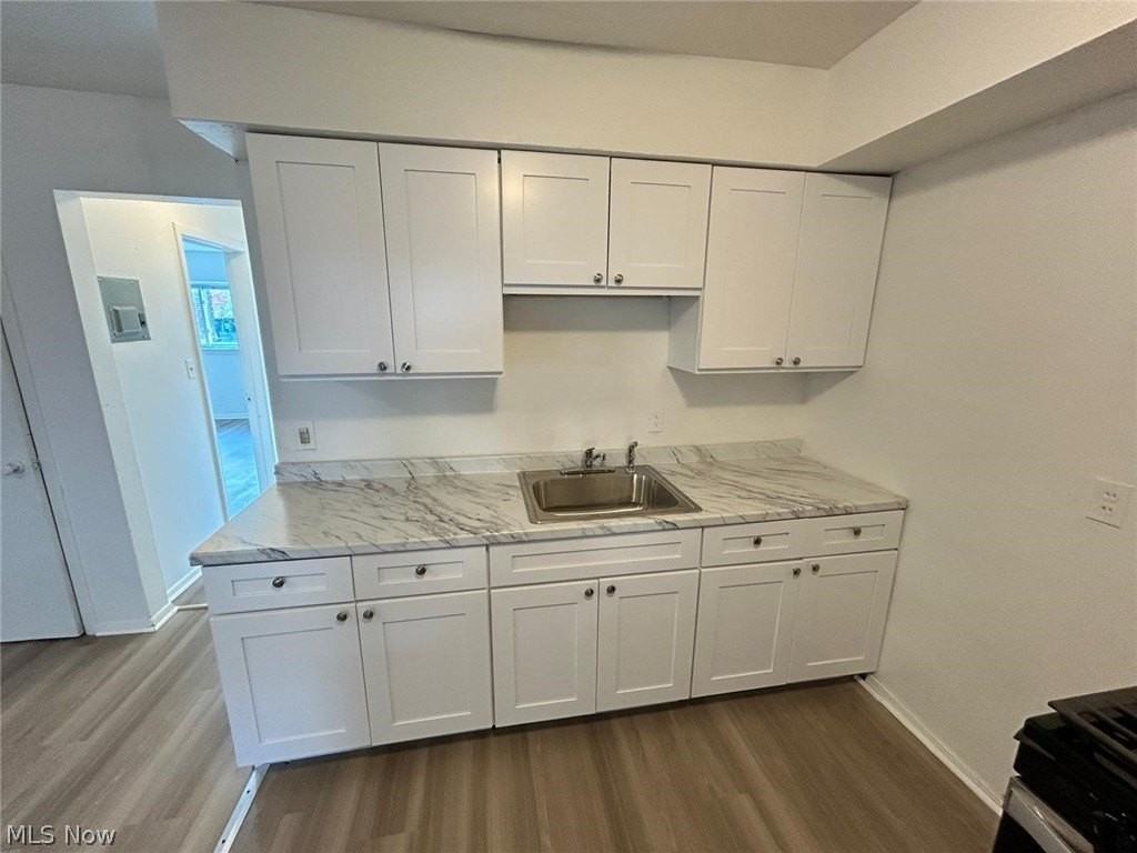 2236 W 103rd St #6 - Photo 2 of 15
