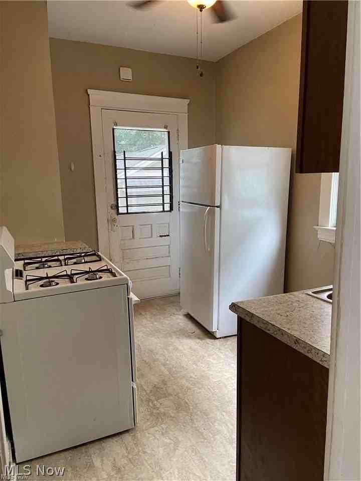 2628 E 124th St #1 - Photo 5 of 11