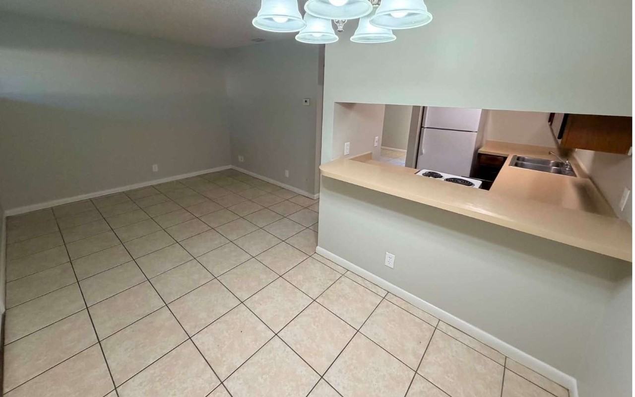 3858 Nw Huntsboro St Apt 102 - Photo 3 of 6