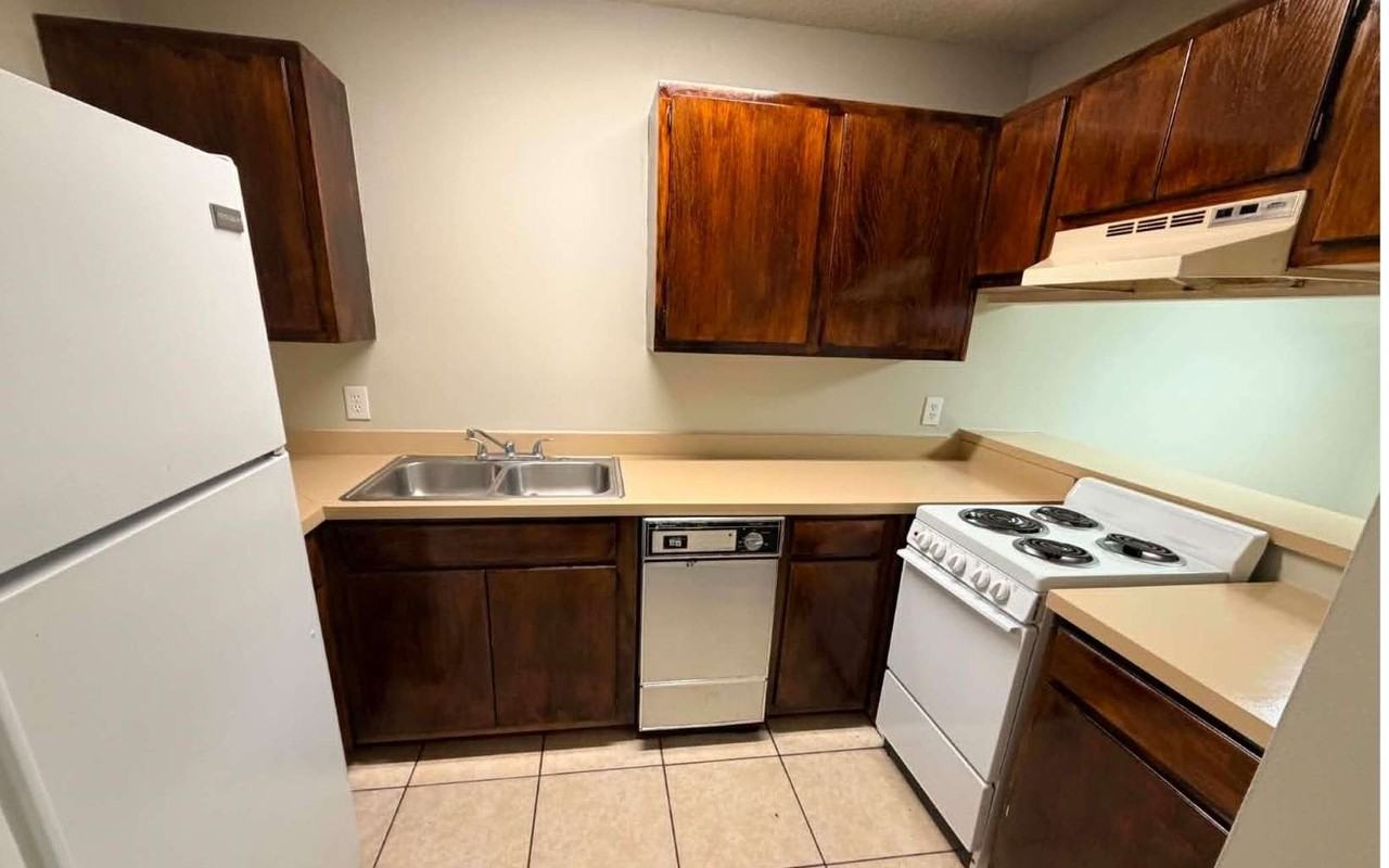 3858 Nw Huntsboro St Apt 102 - Photo 4 of 6