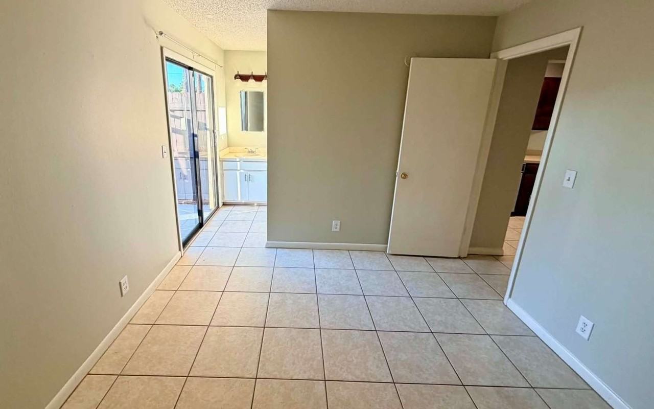 3858 Nw Huntsboro St Apt 102 - Photo 5 of 6